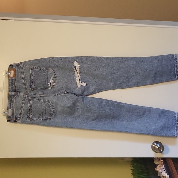 American Eagle High Rise Straight Leg- Quilt  Patch Mom Jeans - Picture 7 of 7